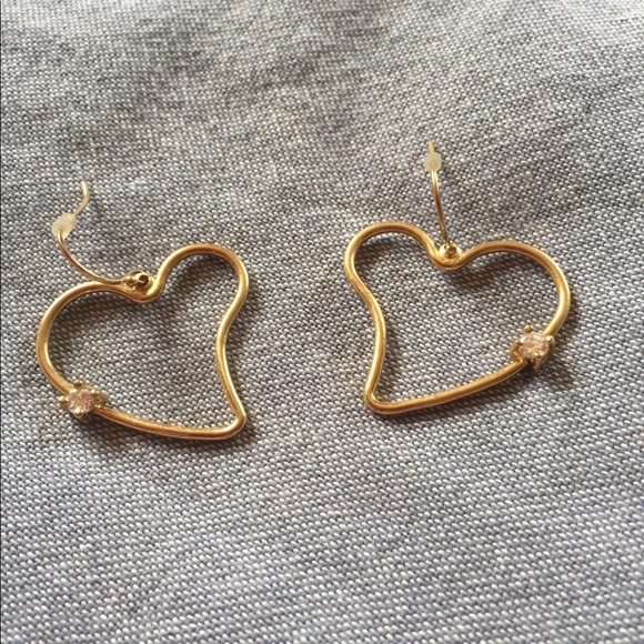 Jewelry - ⭐️ 3/$15⭐️ Heart earrings